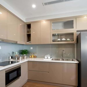Tủ bếp MDF phủ acrylic màu nâu cho chung cư